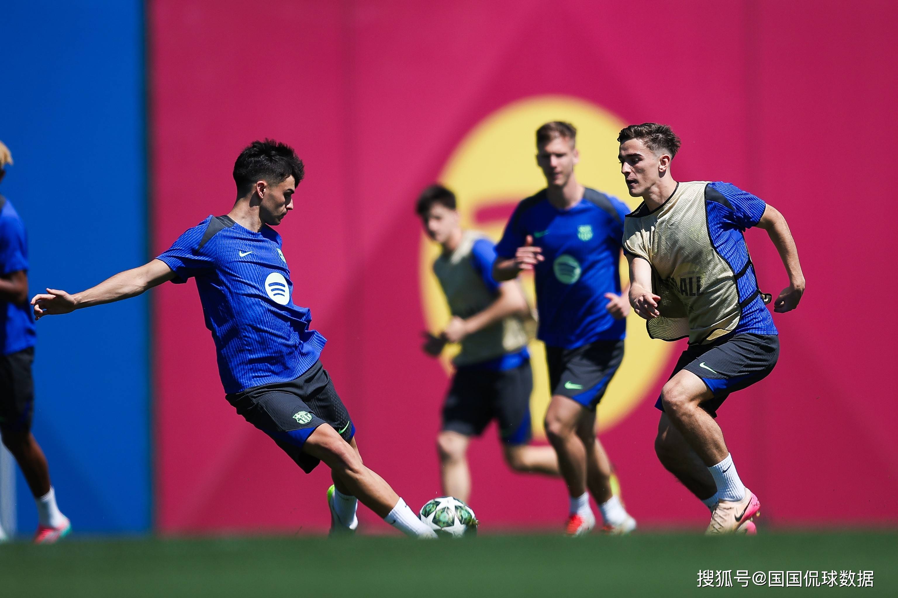 关于集结日NBA常规赛传出新动向，巴塞罗那伤情更新，管理层表态：赛场秩序良好，赛季目标并未改变的信息